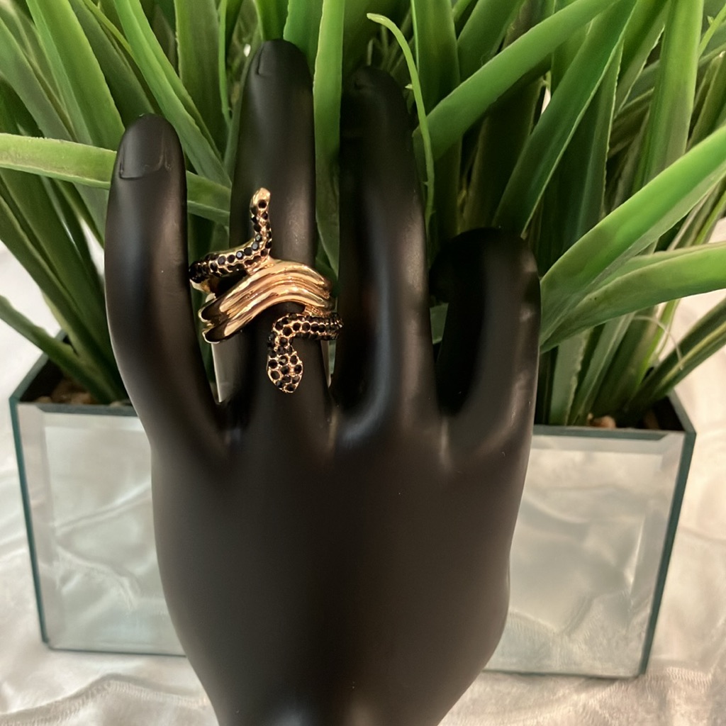 Stylish Gold And Black Snake Ring 8$